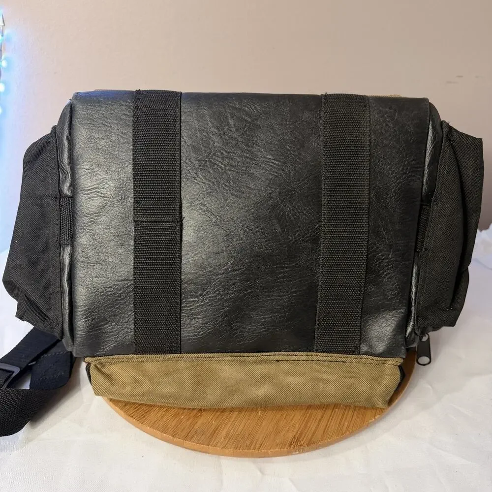 The outdoor connection BGRNG1-28110 Bag Range Deluxe Tan/Black